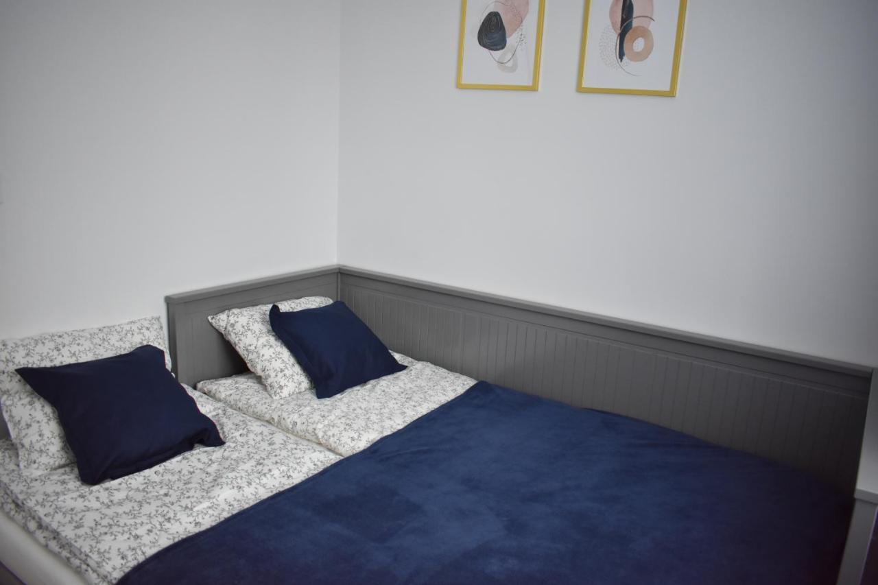Apartament W Centrum Przy Parku Na Wyspie Pila Exterior photo